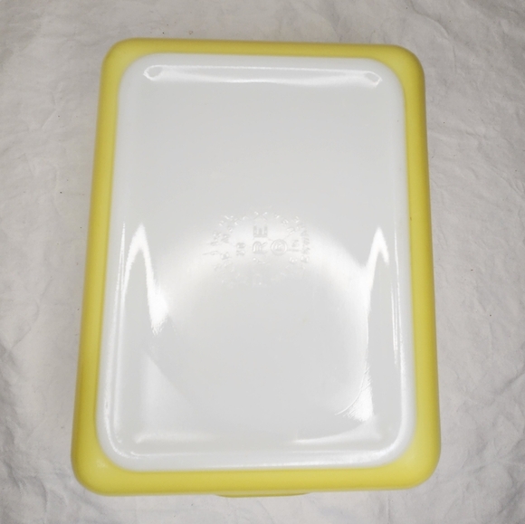 Vintage Pyrex Fridge Dish with Lid - Picture 6 of 12